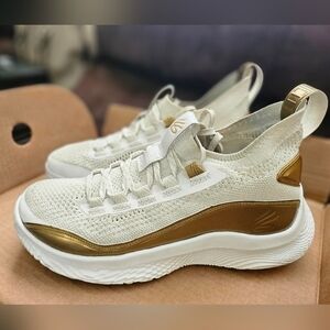 Under Armour Curry Flow 8 Youth Golden Flow Basketball Sneakers Size 6.5Y.